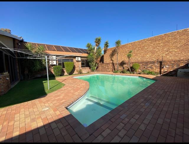 3 BEDROOM FREEHOLD FOR SALE IN SUNWARD PARK